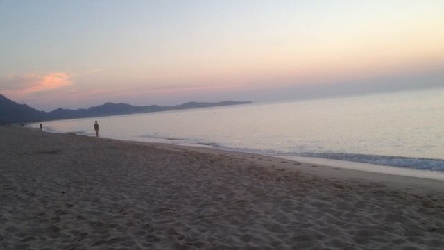 Сардиния — остров в Средиземном море, расположенный к западу от Апеннинского полуострова.