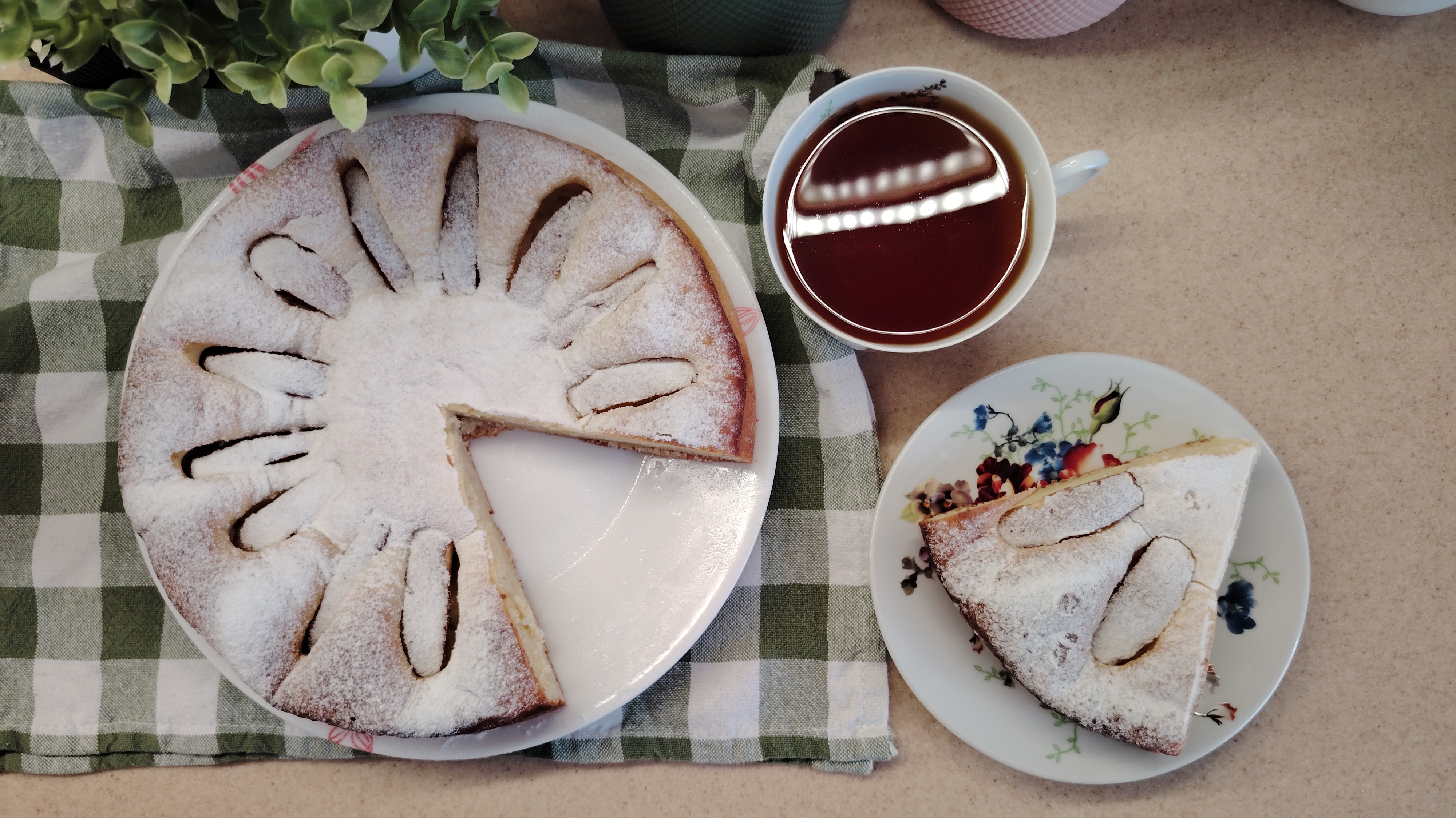 Пышная шарлотка с яблоками и творогом, рецепт в духовке. Творожная шарлотка с яблоками в духовке