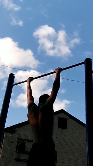 Waist to bar pull ups