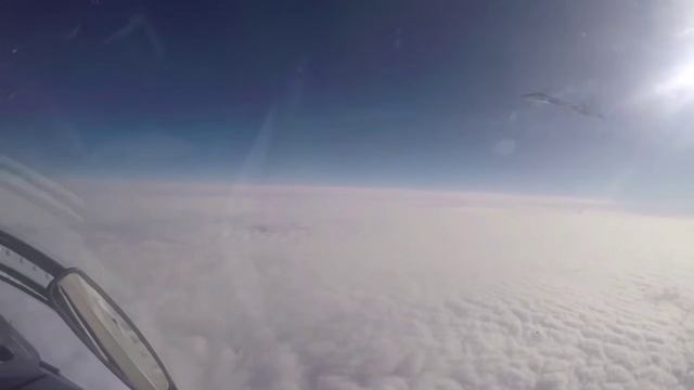 Су-35С - прекрасен из далека.