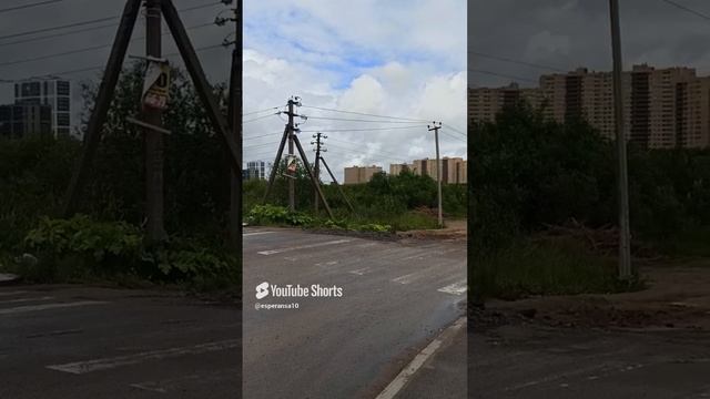 Беспредел в Буграх. Строят только склады и высотки. А дороги проданы в частную собственность