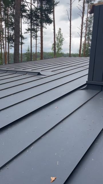 Монтаж фальцевой кровли. Рабочий процесс Roof Service.  Реечный фальц в зоне печных труб.