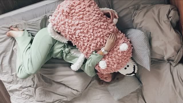 Обнимашки с овечкой Зефиркой)