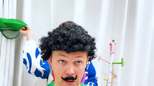 Мистер Макс Макс играет с Катей и папой в салон красоты