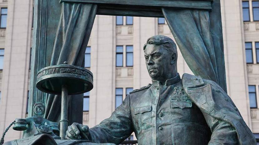 Путин присвоил аэропорту Иваново имя маршала Василевского