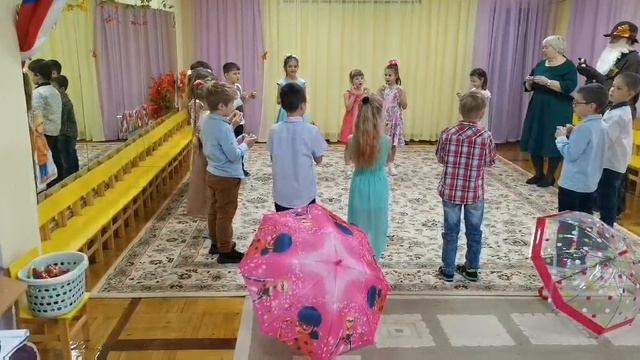 "Орешкины потешки" Фрагмент осеннего праздника «Как Ёжик с осенью подружился»