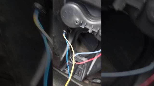 Установка дополнительной зарядки в салон Лада Ларгус Кросс.