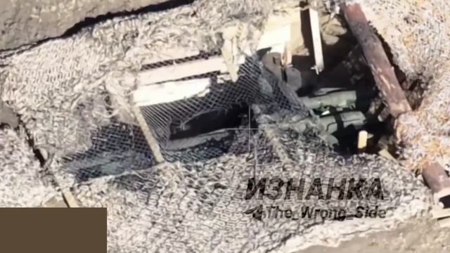 На кадрах ОК поражение ударным дроном ВС РФ  замаскированной 152-мм гаубицы «Мста-Б» ВСУ