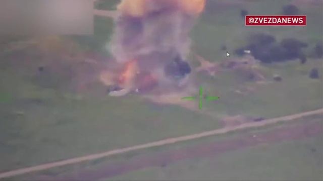 А вот и удар"Герани-2"с оптической системой наведения по укрытию с техникой ВСУ в аэропорту Краматор
