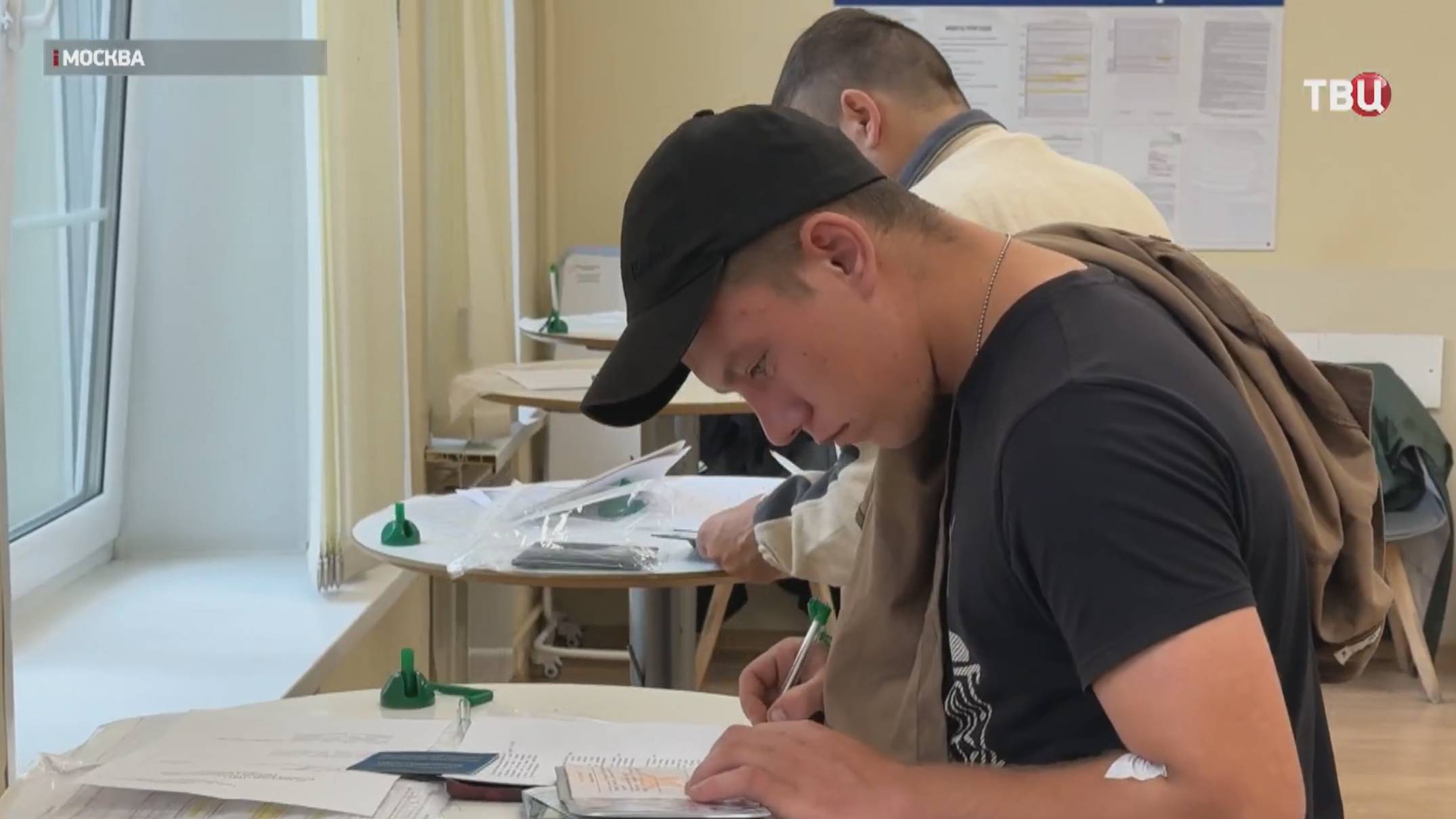 Столичный пункт отбора на военную службу работает без выходных / События на ТВЦ