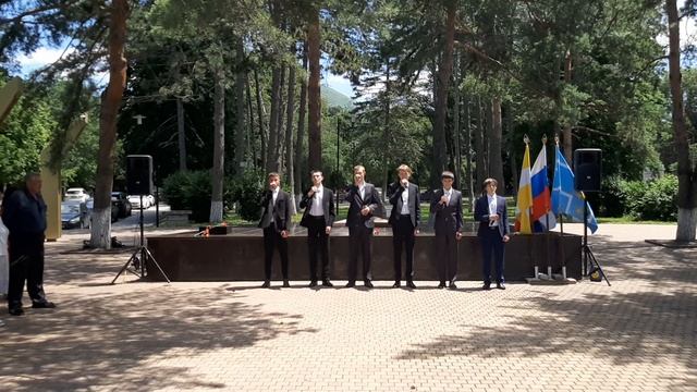 Ансамбль Мальчишник - И вновь снега и снега