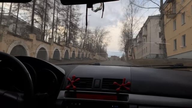 На машине по трассе