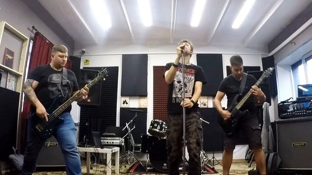Сейчас LIVE