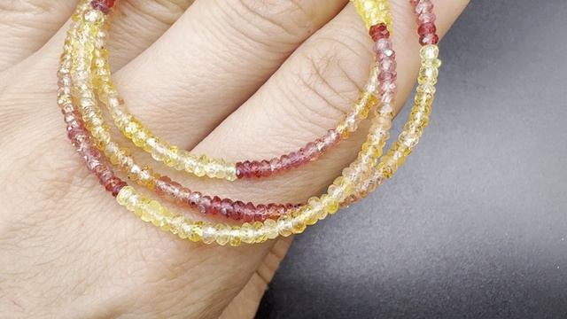 Колье из цветных сапфиров Длина 43-44 см Бусины 3-4 мм, форма рондель Ювелирная огранка САП045