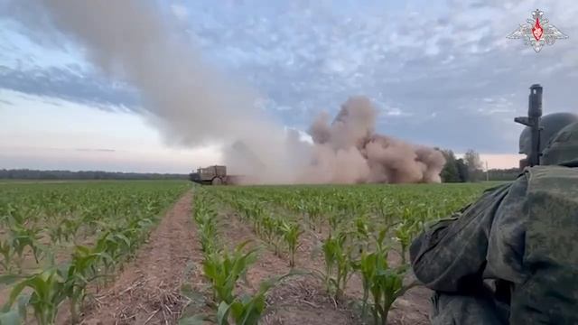 Кадры применения Торнадо-С: на видео накрыли украинские позиции в Харьковской области России…