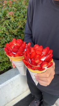 ML1dIREfjY0 - いちごを大量に使った絶品クレープ!久留米にある「ルボヌール」#福岡グルメ #japanesefood #japantravel