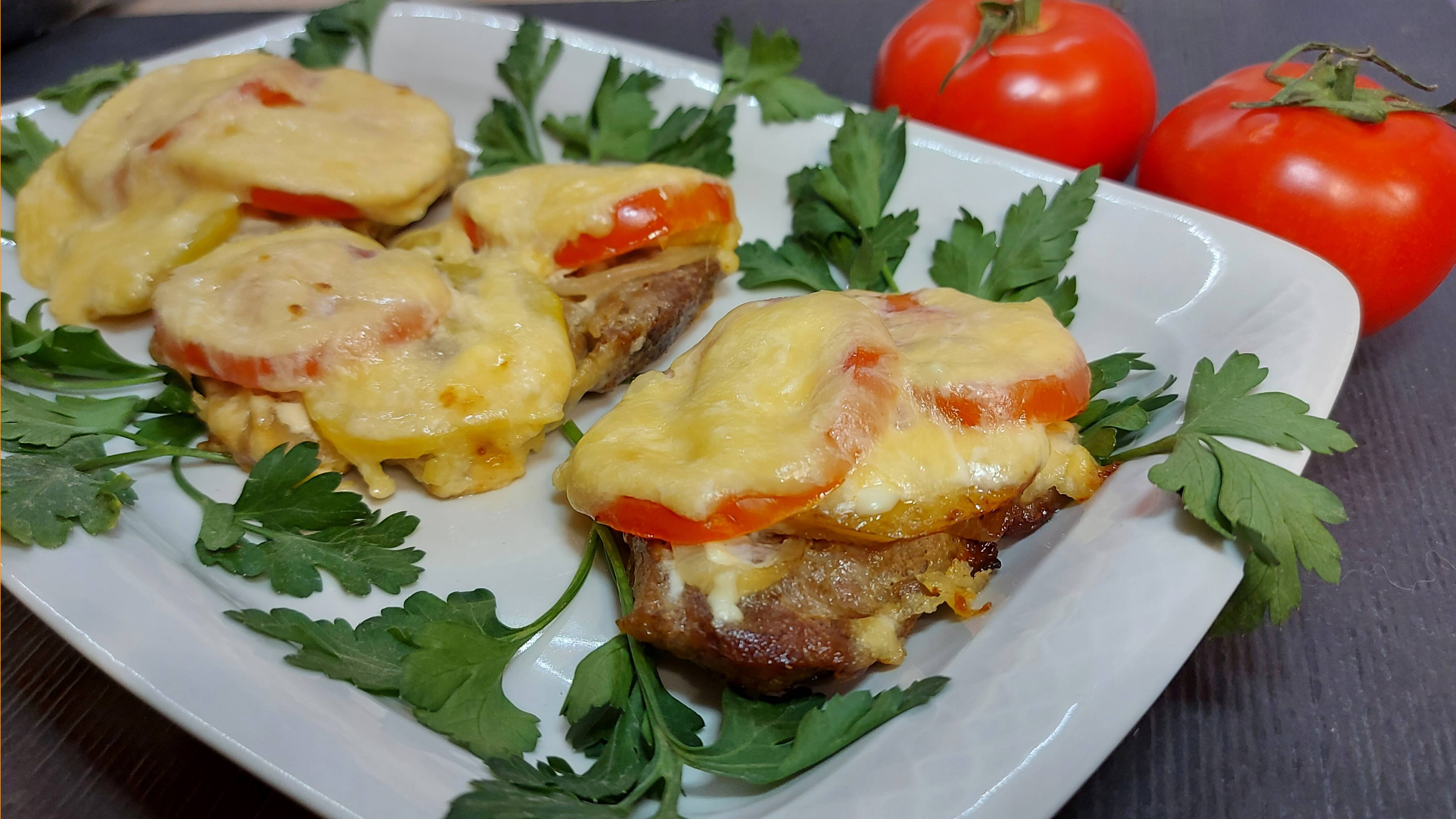 Мясо по-французски с картофелем на сковороде