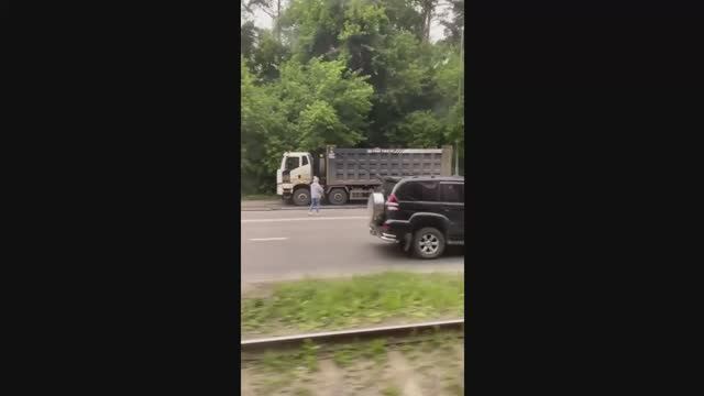 Грузовик протаранил 26 машин