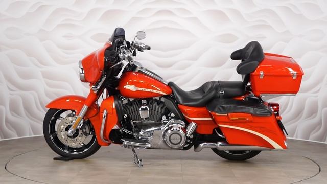 Harley-Davidson CVO Street Glide vin 5HD1PZ8E6AB951935