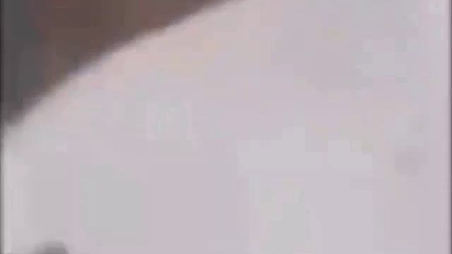 НЛО завис над трассой — на видео видно, как объект парит неподвижно в небе