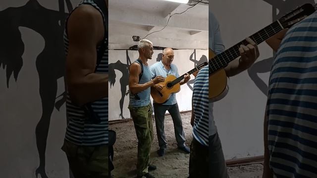 ВДВ исполняет
