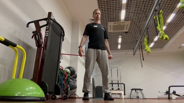 Отведения руки из-за спины в небольшую амплитуду