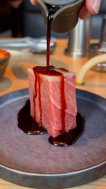 FLzc8K6-ZMo - 今話題の肉を焼かない焼肉🍖焼うおの赤シャリが美しい！【焼うおいし川】#東京グルメ #japanesefood #shorts