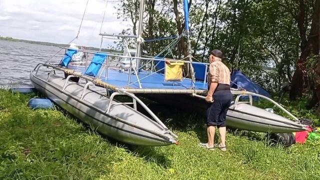 спускаем царь-катамаран вдвоём
