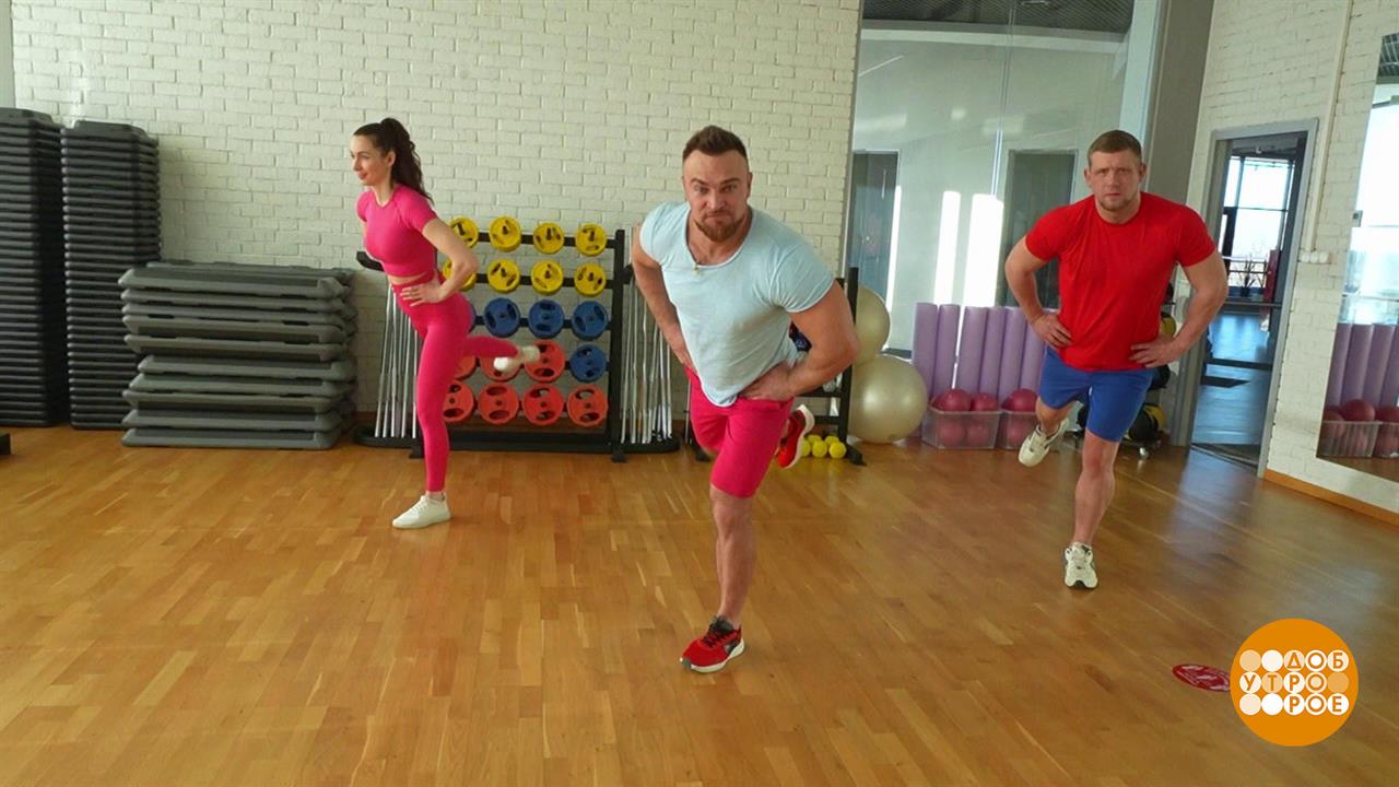 Мах рукой, мах ногой - укрепляем мышцы! Доброе утро. Фрагмент выпуска от 25.06.2025