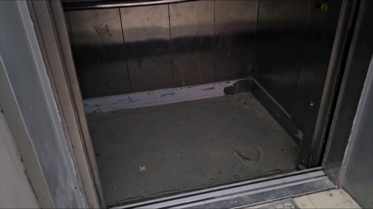 В Махачкале девять человек упали в лифте в неразрешенном на эксплуатацию доме