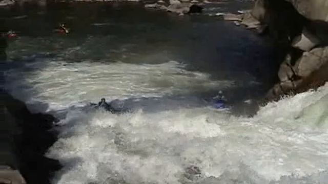 Прохождение водопада Пробий на байдарке