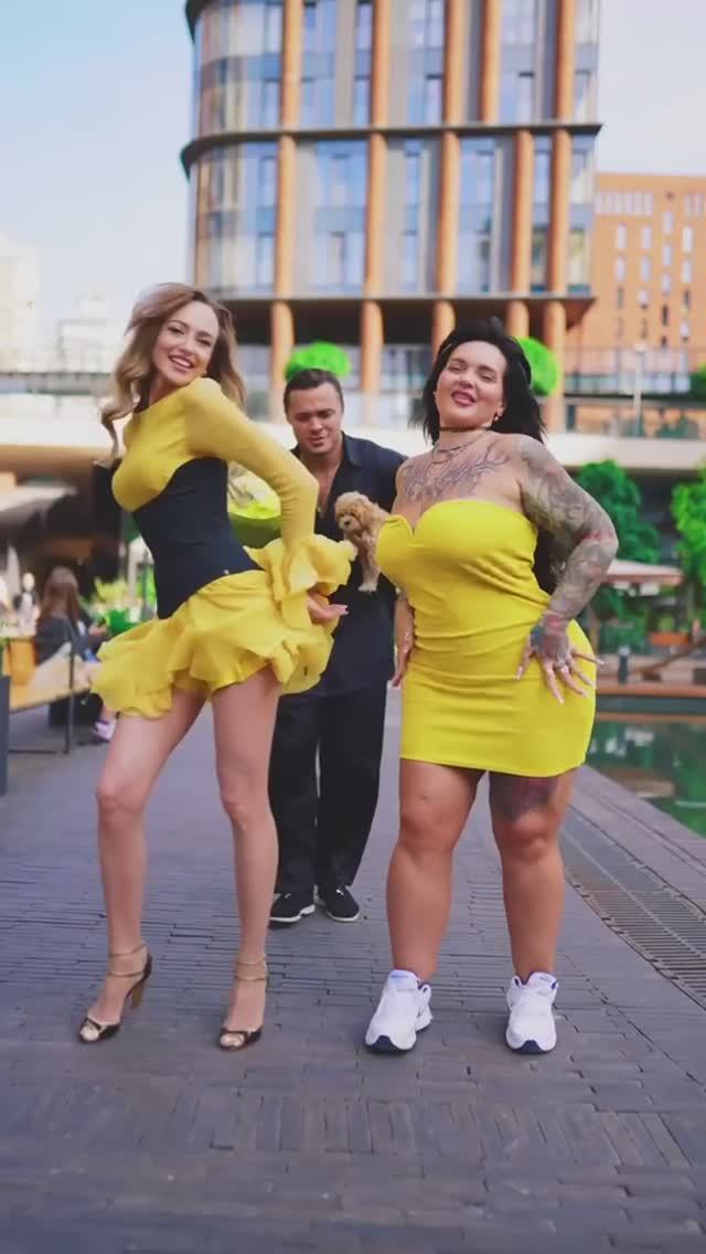 Пчелки и шмель) 😅🐝