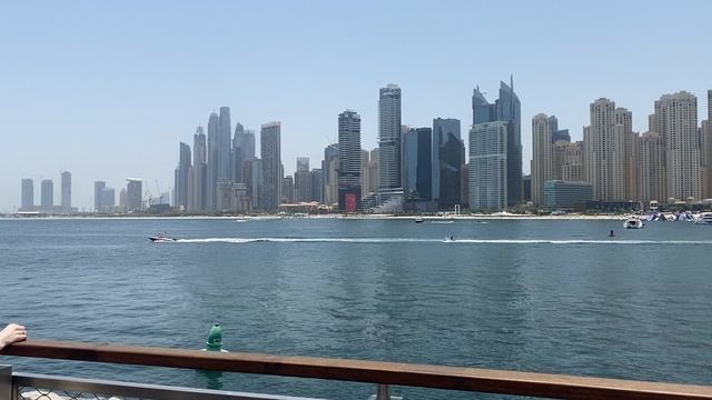 ДУБАЙ JBR ПЛЯЖ с Другой Стройный берега