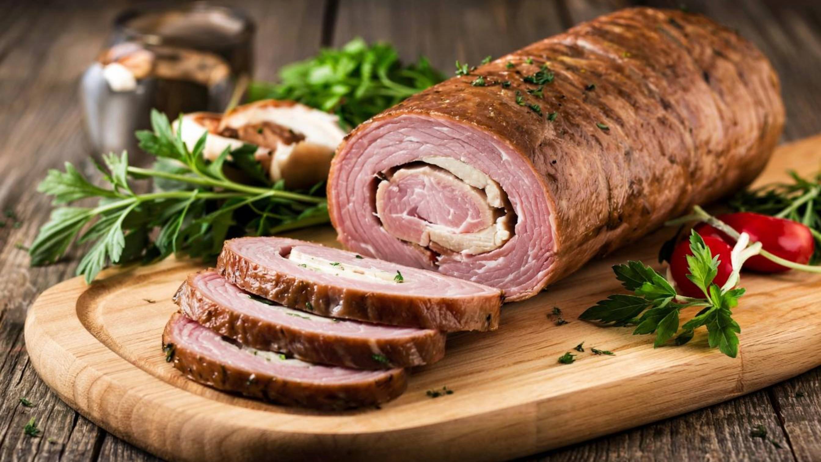 Нежнейший мясной рулет — рецепт, от которого пальчики оближешь!