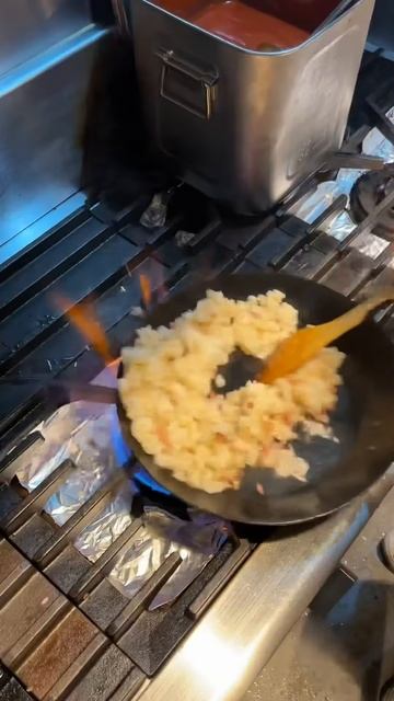 HVGlO-fgzPY - 目玉焼きがのったパッカーンオムライス！ハンバーグは肉厚で最高！表参道にある「Sweet Check」#東京グルメ #japanesefood #japantravel