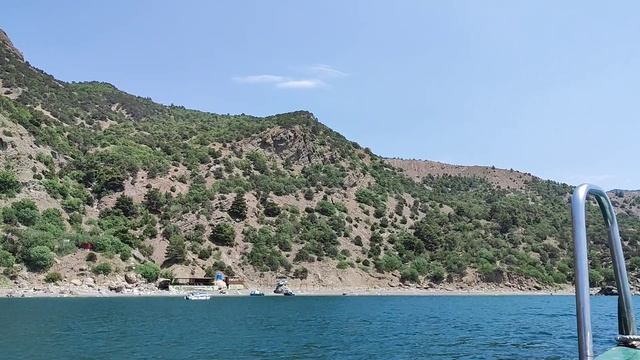 Поездка из Балаклавы на Серебренный пляж. Севастополь | © 2025