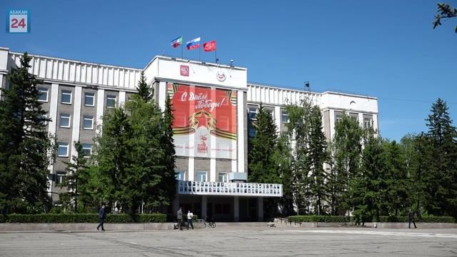 Выплата отпускных и аванса педагогам Абакана началась после недельной задержки