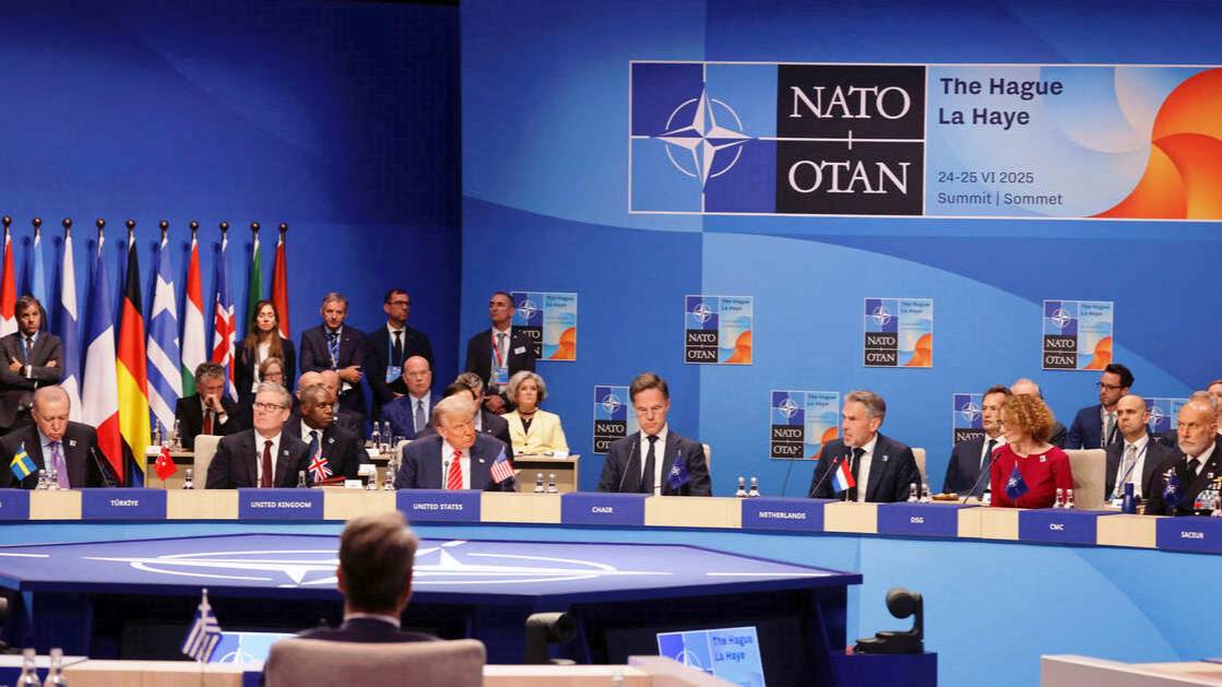 Telegraph: НАТО смягчил риторику в адрес России в заявлении саммита