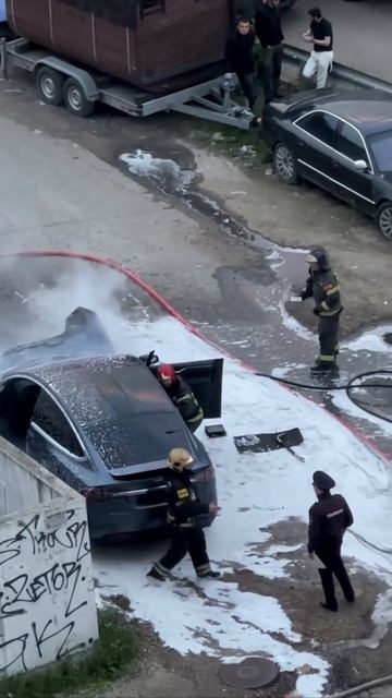 🔥На пересечении МКАД и Можайского шоссе загорелась Тесла🔥