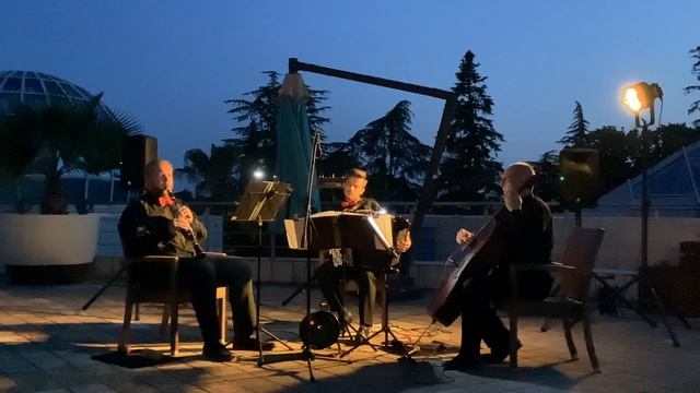 Трио «Ощущения» Посмотри, какая Луна!