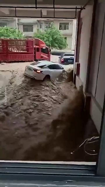 Масштабное наводнение в Китае: более 80 тысяч эвакуированных в провинции Гуйчжоу, — Reuters