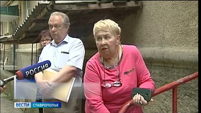 Жильцы дома в Ессентуков вынуждены жить в сырых и заплесневелых  квартирах