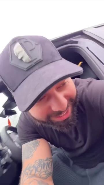 Вот почему нельзя закидывать ноги на приборную панель авто