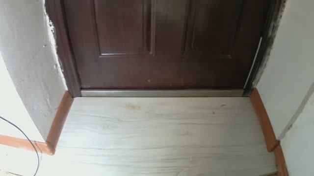 Особенности укладки ламината у входной двери.