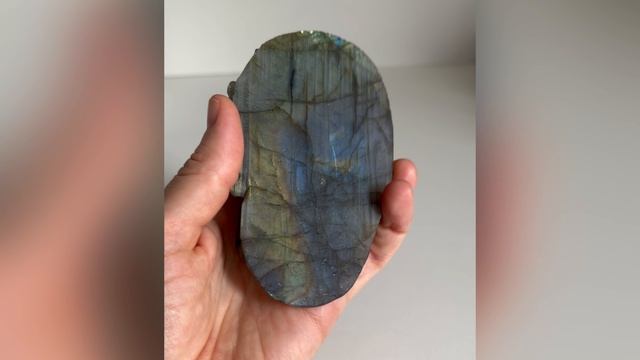 Резьба по камню. Паук из лабрадора.