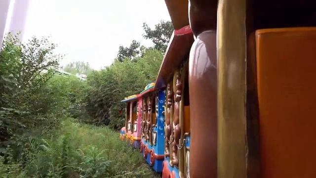 Мисс Кэйти и Мистер Макс (Miss Katy) Кэти и водные аттракционы с мячами