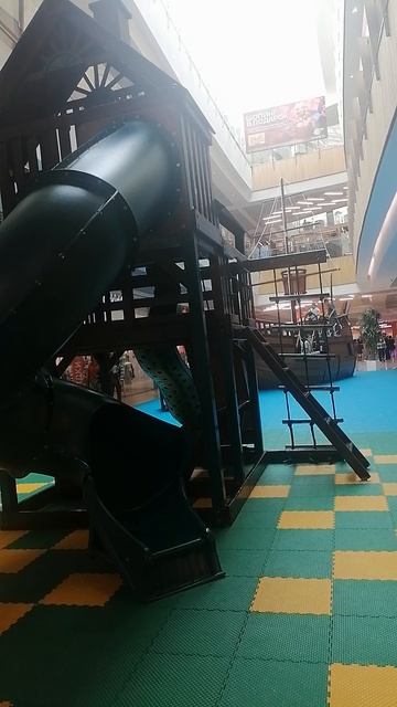 Дети в Планете на кораблике