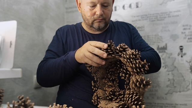 Делаю корзину из сосновых шишек