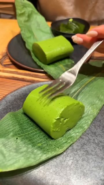 KOZMBVFlYBA - 濃厚な抹茶葛ねり🍵ぷるぷるでクセになる食感がたまらない！#東京グルメ #japanesefood #japantravel