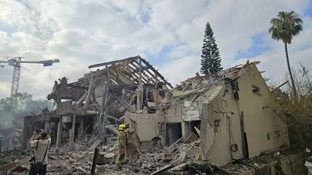 Вашингтон в панике Иран бьёт по базам и зовёт Россию
